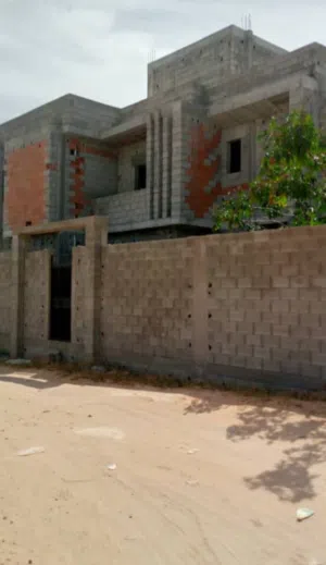 300 m2 5 Bedrooms Townhouse for Sale in Tripoli Ain Zara