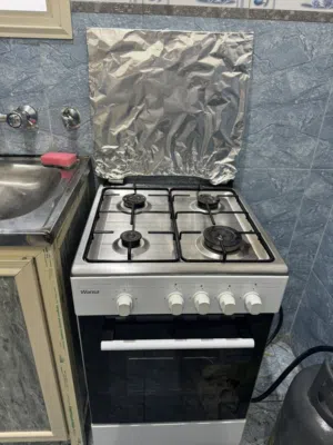 كبت مطبخ وطباخ نظيف