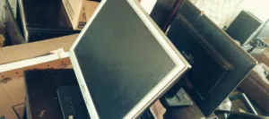 شاشه  الكمبيوتر ممتازه جدا بسعر مغري جدا   مناسبة