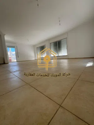 شقة طابقية - 4نوم 2ماستر - 320م - مطلة - قرب الخدمات / الرابية