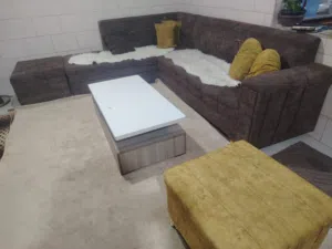 طقم كنب مع موكيت  وطاوله سعرهم 130 خزانه بناتي تفصيل اربع طرف نظيفه ب90 تواصل ع رقم واتس