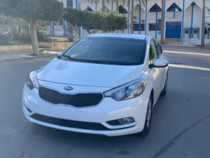 كيا فورتي KIA FORTE بسم الله ما شاء الله سيارة نظيفه جدا جدا بلون ابيض ملكي مميز جدا السيارة بحالة 1