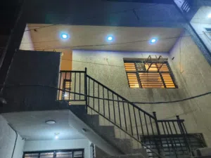 بيت 50 متر للبيع مقسم الى شقتين معزولات كل شقة طابق