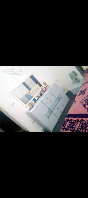 غرفة نوم بحالة جيدة جدا
