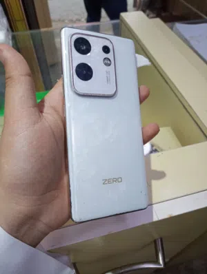 إنفينيكس هاتف محمول أبيض بحالة ممتازة بسعة 256 جيجابايت