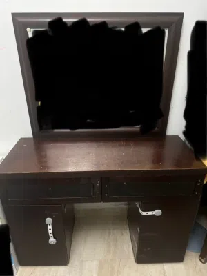 Dressing table with mirror
