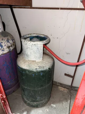 2 Gas cylinder