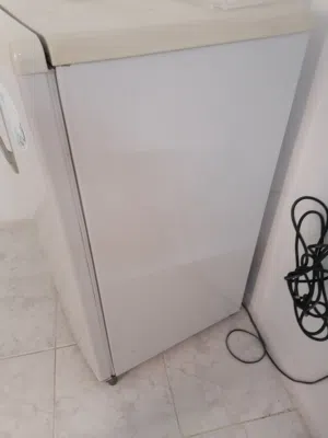 ثلاجة توشيبا صغيره مستعمله بحاله جيده جدا تبريد ممتاز