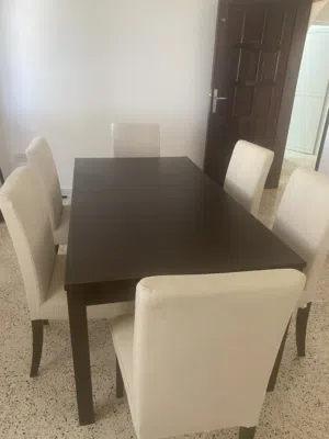 Table and 6 chairs in great condition for sale