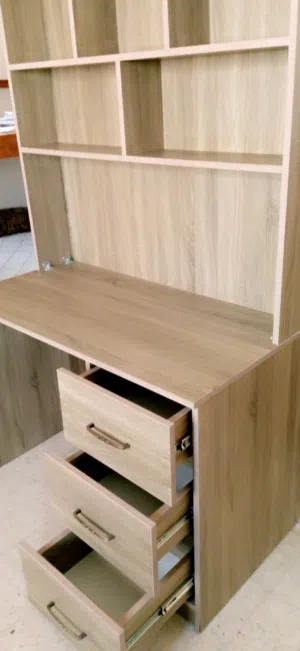 مكتب دراسي جديد غير مستعمل