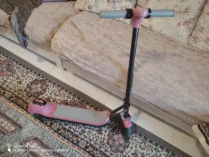 سكوتر كهربائي استخدام مرتين فقط مناسب من عمر  6سنوات لحد عمر 12 حالته ممتازه كالجديد مع وجود فاتورة