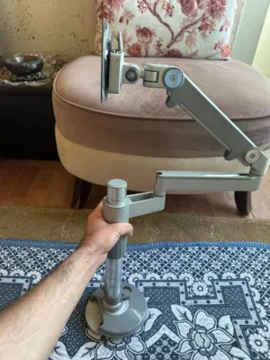 حامل شاشات human scale متعدد الاستعمالات