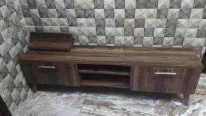 طاولة تلفزيون