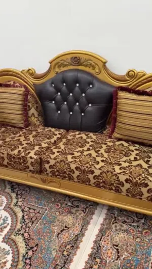 قنفات ، كنب ملكي