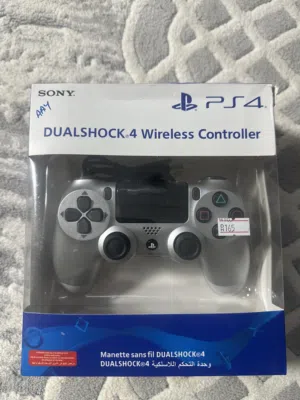 للبيع يد سوني 4 مع الشاحن اللون سلفر جديد غير مستخدم PS4 controller with charger Silver brand new