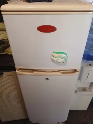 ثلاجه حجم متوسط للبيع