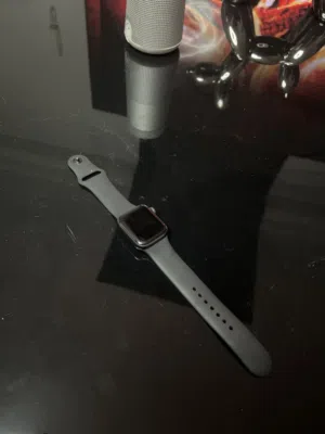 Apple Watch Series 6                        ساعة ابل الجيل 6 - (with box and charger)