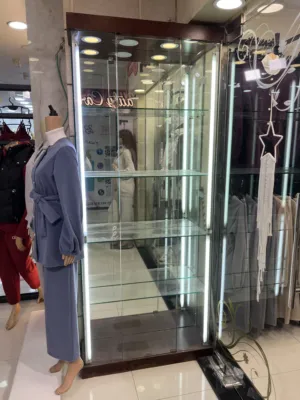 بترينه زجاج شنط أحذية كسسوارات