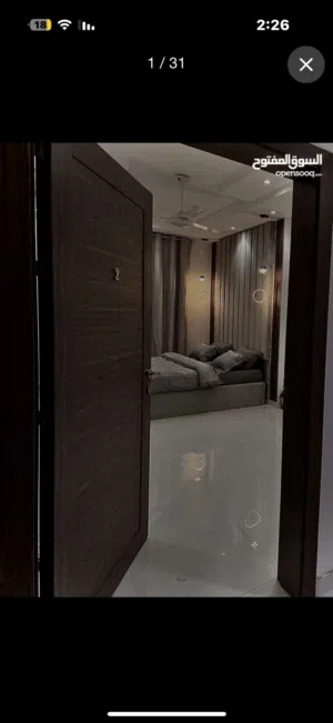 غرف ايجار بوشر يومي / شهري بتشطيبات VIP في منطقه حيويه قريب كل الخدمات للعوائل والافراد.