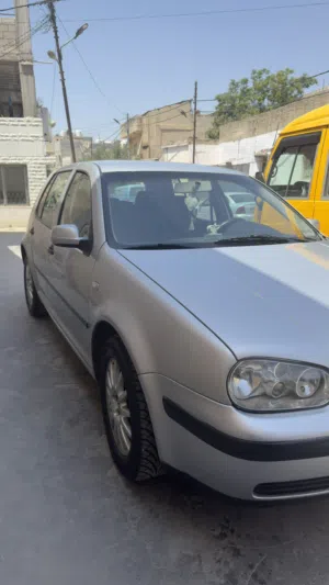 سيارة للبيع جولف 2003