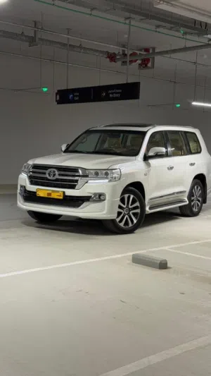 Used Toyota Land Cruiser in Muscat