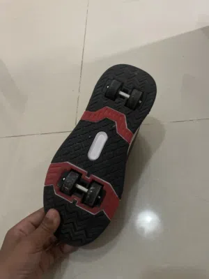 حذاء تزلج قابل للفك