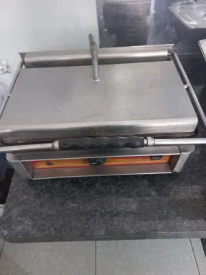 عندي بريسه تسخين سندوتشات للبيع