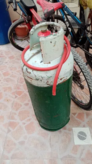 أسطوانة غاز وسط