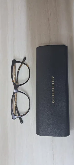 نظارة بربري (Burberry) أصلية طبية - حالة ممتازة مع العلبة الأصلية