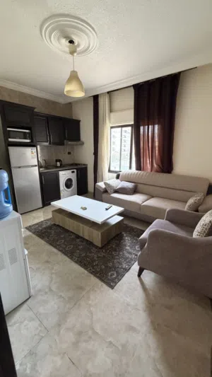 ستوديو مفروش للايجار موقع مميز تلاع العلي بالقرب من شارع الجامعة