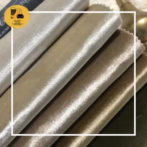 قماش مخمل بلجيكي سادة فاخر لتنجيد الكنب والبافات، يتميز بالنعومة والفخامة لمظهر أنيق يدوم طويلًا.