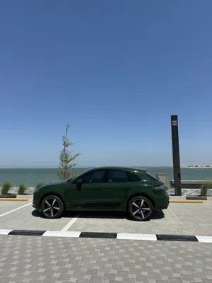 اخضر  Porsche Macan S 2022  British Racing Green  الوحيدة بهالمواصفة في السعودية