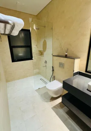 غرفه وحمام وصاله مفروشه It provides a furnished room and bathroom for monthly and daily rent