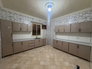 مطبخ شبه جديد للبيع