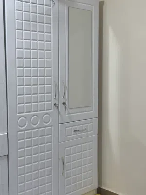 (كبت درج مع 3 ابواب مع مرايه )