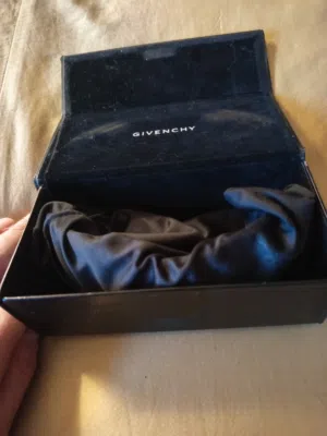 نظارة GIVENCHY لون بني عسلي
