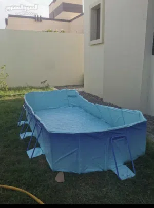 حوض السباحة