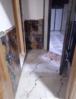 بيت للبيع بناء جديد مع قطعة ارض بجانب البيت تابعة للبيت