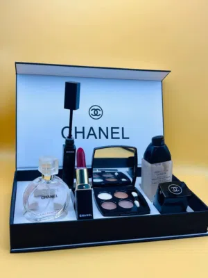 مكياج ومستحضرات تجميل وعطور ماركات وبراندات اصلية للبيع جملة ، شاملة البوكس الاصلي والملحقات .