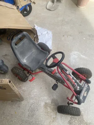 سيارة أطفال وألعاب للبيع