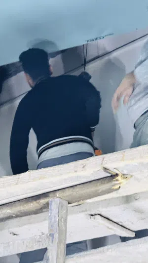 صبغ درجه أولى مع عمل سقوف جبس كافاه الديكورات الحديثه
