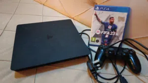 للبيع بلايستيشن 4 او للبدل بأيباد