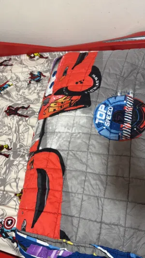 سريرين بحالة جيدة جدا مع مراتبهم للبيع