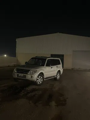 ميتسوبيشي باجيرو GLS 2014 خليجي مستعمل بحالة ممتازة مع تقنيات حديثة