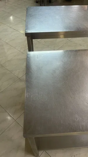 طاولات استيل للمطاعم والمطابخ نظيفه جداً للبيع كواليتي عالي
