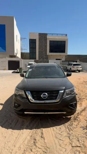 Used Nissan Pathfinder in Ajman