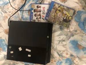 Ps4 fat 500gb 1399dh sans manette avec 2 cd non flashé(قرا description)الثمن قابل للنقاش