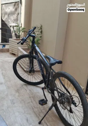 دراجة ماركة صينية درجة أولى دراجة قويه جداا جبلية تحتوي علي مارشات وممتص صدمات أمامي دراجة ألومنيوم