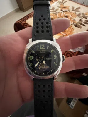 ساعات رجالية للبيع بسعر مغري