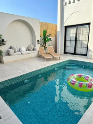 شاليه للبيع وليس للاستثمار للأزواج راقي وبسعر منافس (من المالك) ، قريب من المعبيلة الثامنة